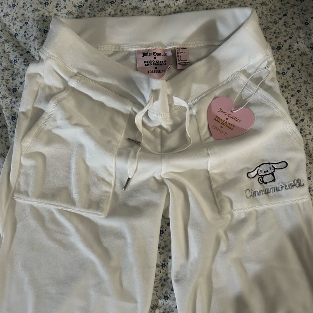 Juicy Couture X Cinnamoroll sweats.